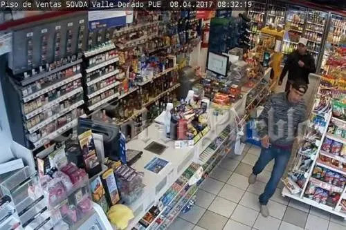 Asaltan tienda de conveniencia en la Rivera del Atoyac
