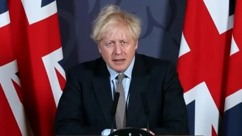 Por Covid-19, Boris Johnson contempla endurecer restricciones en Reino Unido