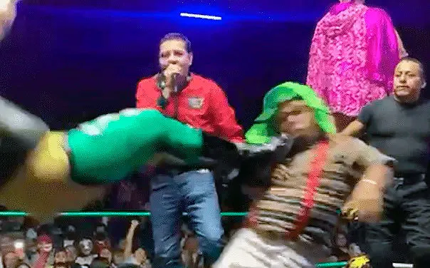 Medio Metro Arena Neza Patada Voladora