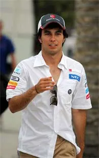 Auto de Checo Pérez lucirá el emblema del Chelsea