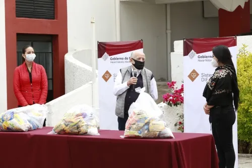 Entrega SEDIF apoyos alimentarios en beneficio de personas que asisten a asilos