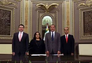 RMV llama a poderes a transformar democráticamente a la entidad