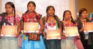 Mujeres indígenas estudiarán posgrado en universidades de prestigio