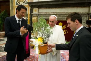 Argentinos e italianos se entrevistan con Papa Francisco previo a duelo