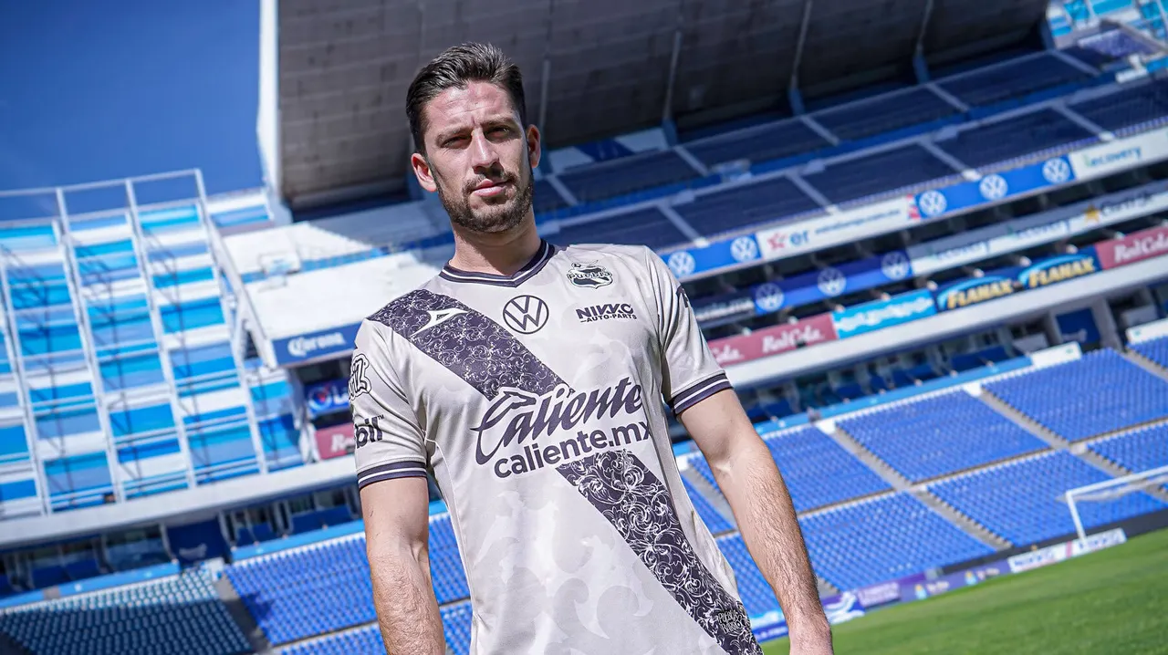 ¡Vuelve el hijo pródigo! Santiago Ormeño oficialmente está de regreso con el Club Puebla