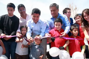 Eduardo Rivera entrega gimnasios al aire libre al sur de la capital poblana