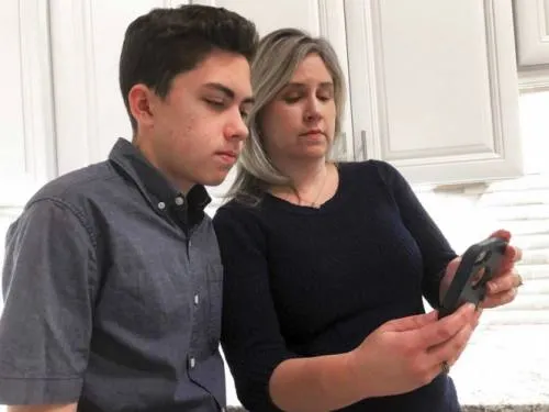 Apple recompensa a joven que descubrió error en FaceTime