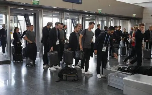 “Lo sentimos”, el duro regreso a Alemania de una Mannschaft hundida