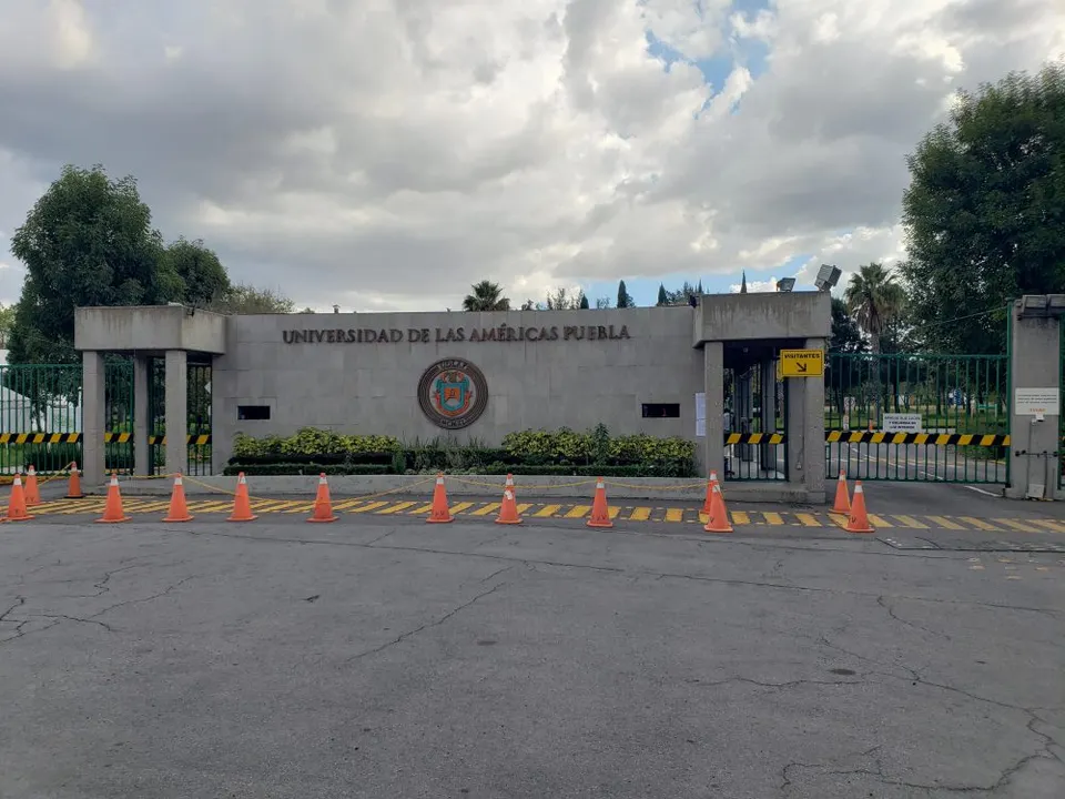 Gobierno estatal se deslinda de conflicto en la UDLAP