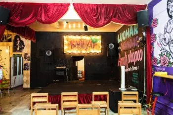 Centro Cultural Karuzo se queda sin permiso para vender alcohol por estar cerca de escuelas