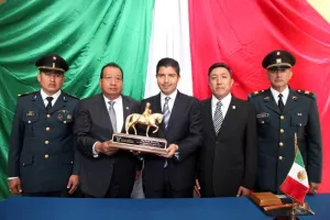 El presidente Rivera Pérez recibe Presea General Ignacio Zaragoza