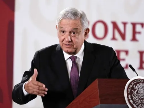 Ahora gritan como pregoneros y antes callaron como momias: AMLO