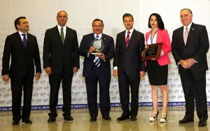 Egresada de la UDLAP ayuda a su empresa a obtener el Premio Nacional de Exportación 2013