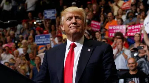 Trump quiere que el muro con México sea un panel solar