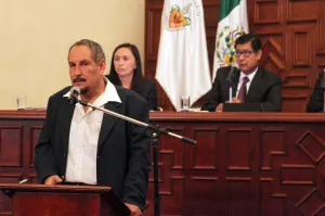 Daniel Alcántara abandona contienda interna de la BUAP