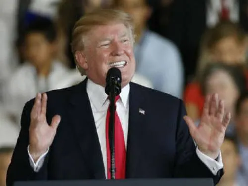 Trump no plantea perdonar a asesores por trama rusa: Casa Blanca