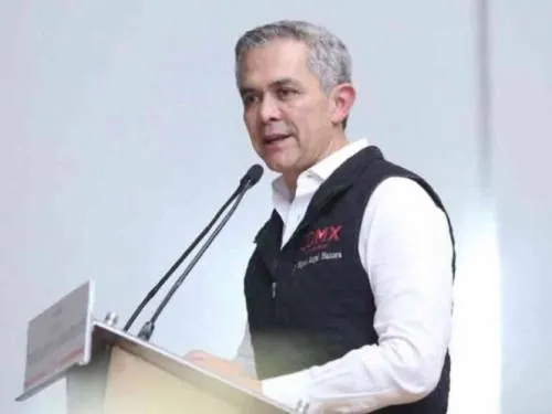 Mancera anuncia relevos para Desarrollo Económico, Salud y Consejería