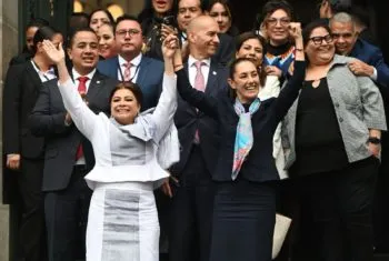 Claudia Sheinbaum acude a la toma de protesta de Clara Brugada como Jefa de Gobierno de la Ciudad de México