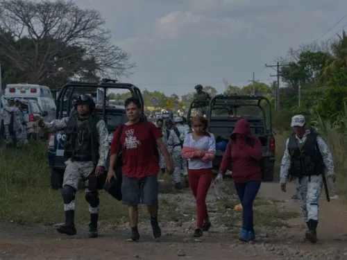 Aseguran a más de 2 mil migrantes en Tabasco y Chiapas