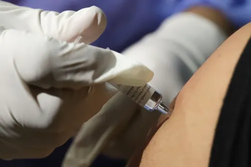 Con absoluta transparencia se aplicará la vacuna contra el Covid-19 a personal médico