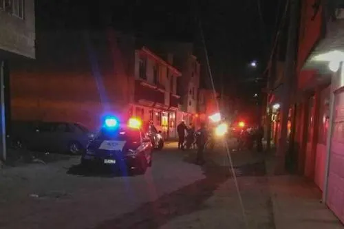 En Texmelucan, sujeto mata a puñaladas a una mujer y lesiona a su hijo