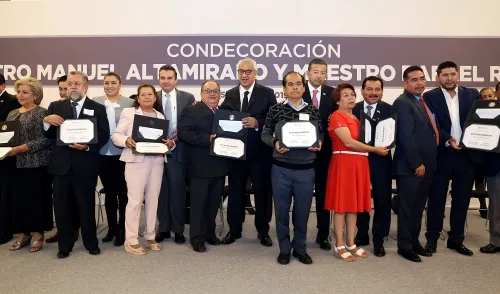 Reconocen la trayectoria y aportaciones de maestros poblanos