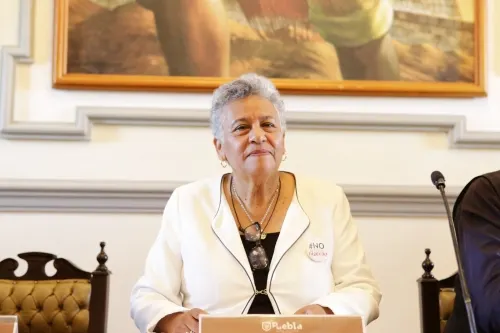 Para unirse a campaña de Barbosa, regidora Rosa Márquez solicita licencia