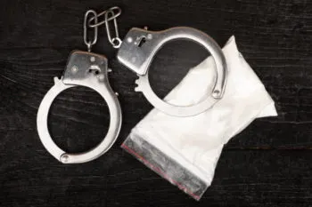 Detienen SSP y SEMAR a pareja en posesión de más de 200 envoltorios de droga