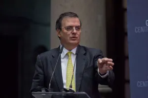 Bancada PRD se mofa de ?recomendaciones? de Marcelo Ebrard