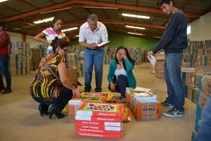 Realiza San Pedro entrega de libros de texto y tabletas electrónicas