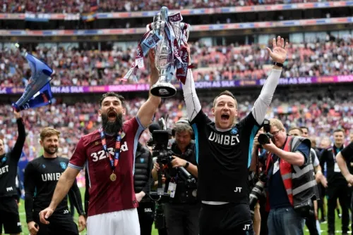 Aston Villa regresa a Premier League con su victoria ante Derby County