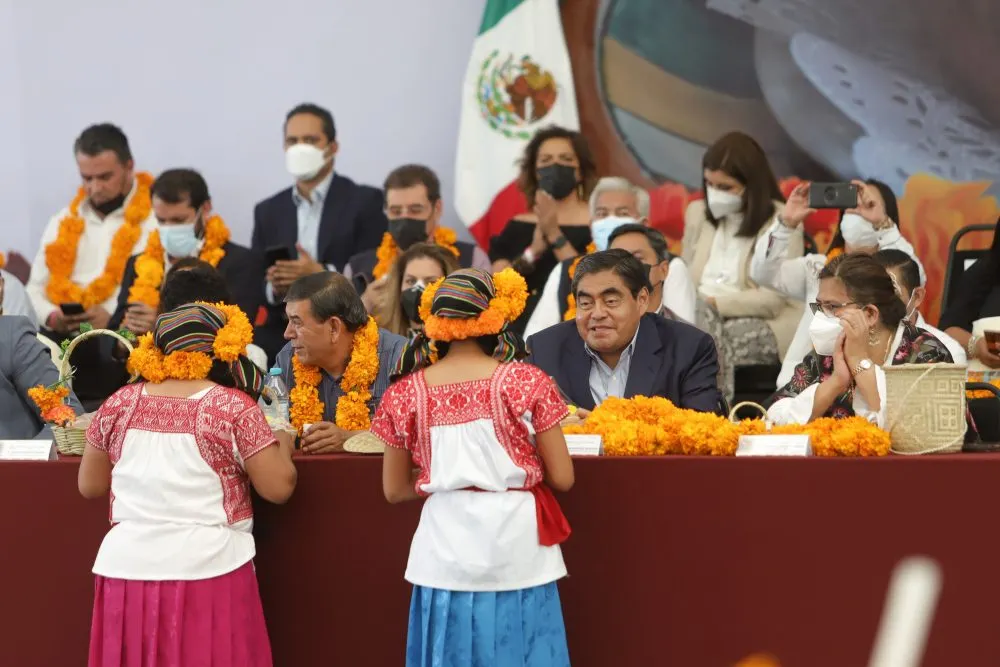Gobernador de Puebla y funcionarios