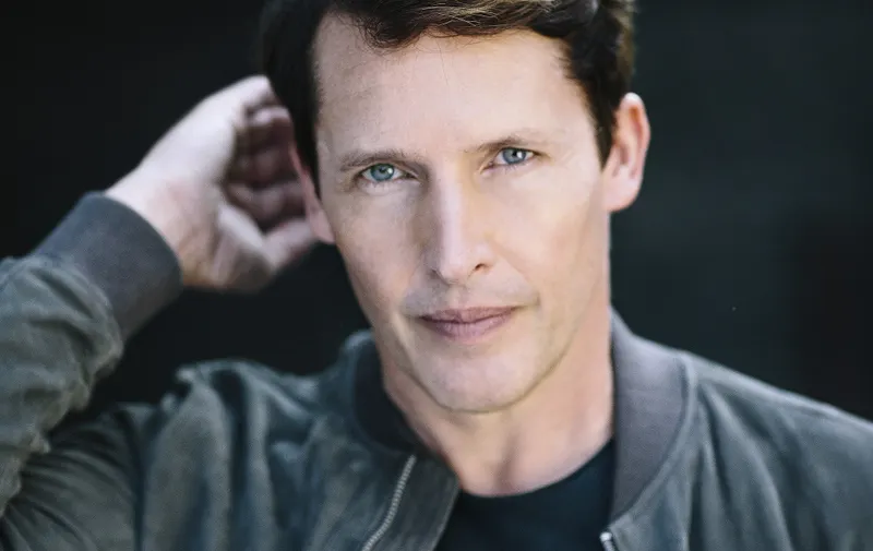 James Blunt anuncia gira por México en 2025 por el 20 aniversario de su álbum "Back to Bedlam"