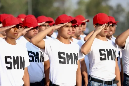 López Obrador toma protesta a jóvenes del Servicio Militar Nacional