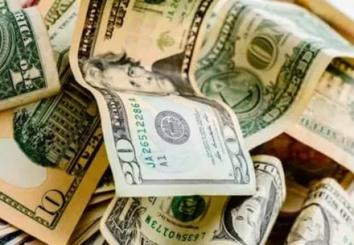 Nerviosismo por Covid-19 dispara el dólar a 21.61 pesos