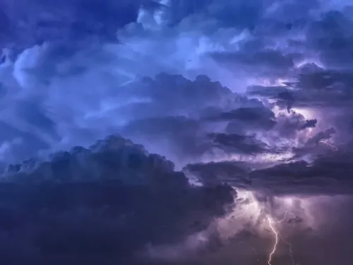 Fuerte tormenta deja una decena de muertos y apagón en Brasil
