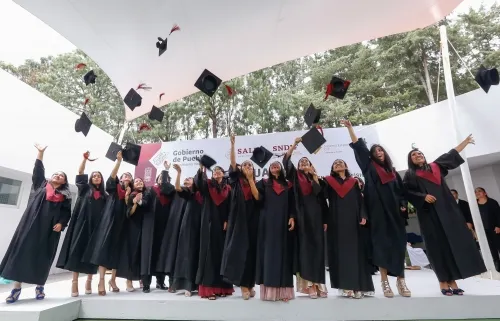 Realiza CREE graduación de 15 alumnos de las licenciaturas de terapia física y ocupacional