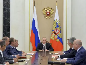 Ucrania coloca en alerta de combate a fuerzas en frontera con Crimea