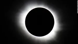 ¿Cómo y dónde se podrá ver el eclipse solar de este martes?