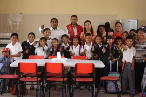 Néstor Camarillo inaugura comedor en primaria de Quecholac