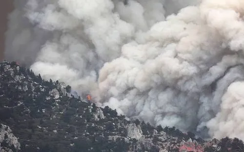 Incendios fuera de control en California; declaran estado de emergencia