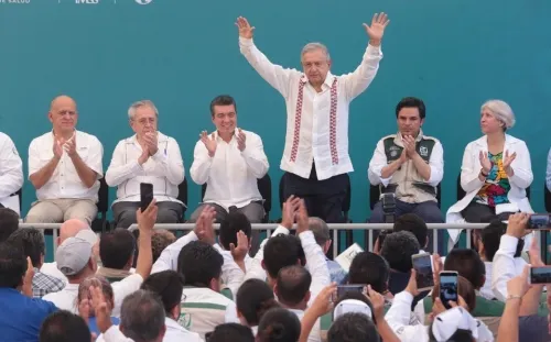 AMLO pide a IMSS aumentar sueldos de médicos y enfermeras antes de un mes