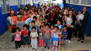 SMDIF entrega ropa a familias para la temporada invernal