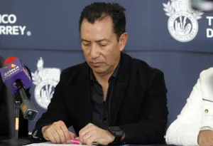 Manuel Youshimatz, inhabilitado por 12 años de la función pública