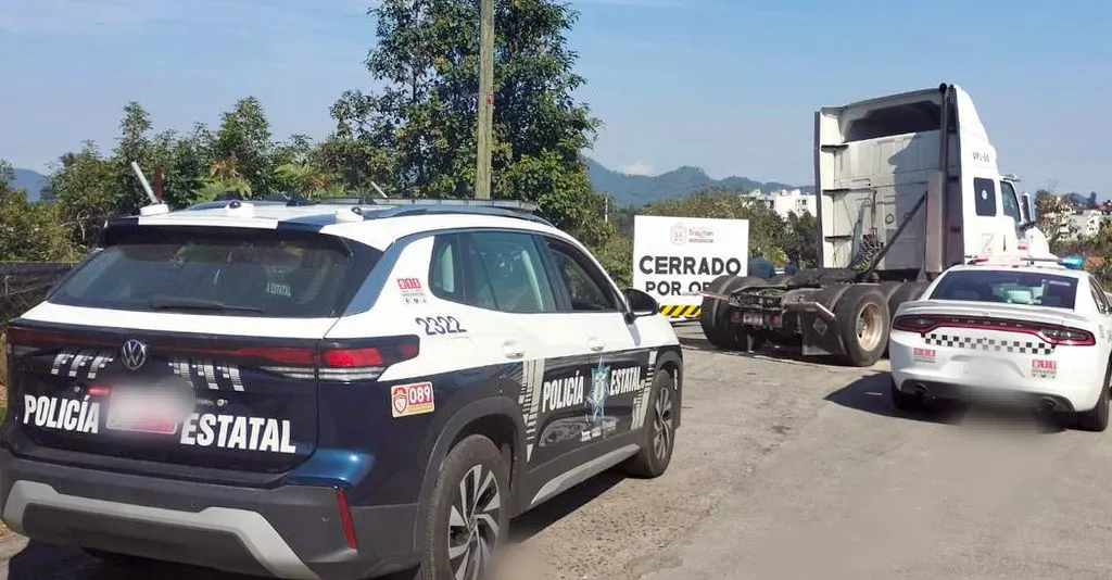 En operativo conjunto, recuperan tractocamión robado y detienen al presunto responsable en Teziutlán