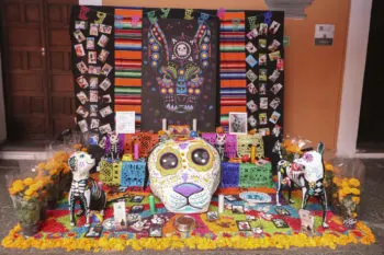 Visita las 33 obras del “Concurso Artístico de Altares y Ofrendas a los Muertos”, en la Casa de la Cultura de Puebla
