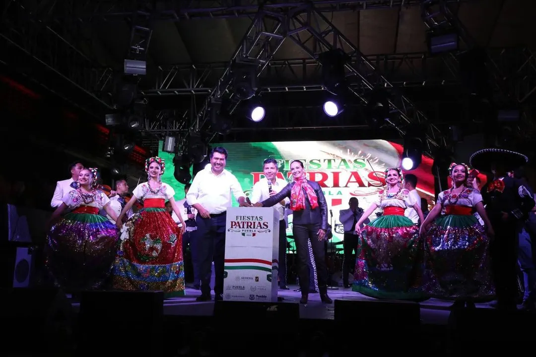 Ayuntamiento Puebla Encendido Luces Fiestas Patrias