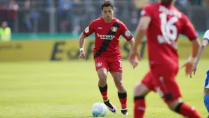 Chicharito se fractura y es baja para el Bayer Leverkusen