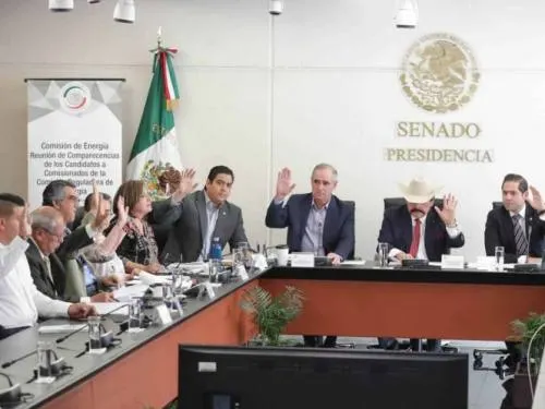 Con todo y acordeón, candidatos a CRE resbalan en Senado
