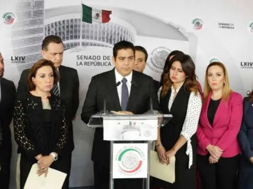 García Cabeza de Vaca ofrece disculpa a joven que “tachó” de scort en el Senado